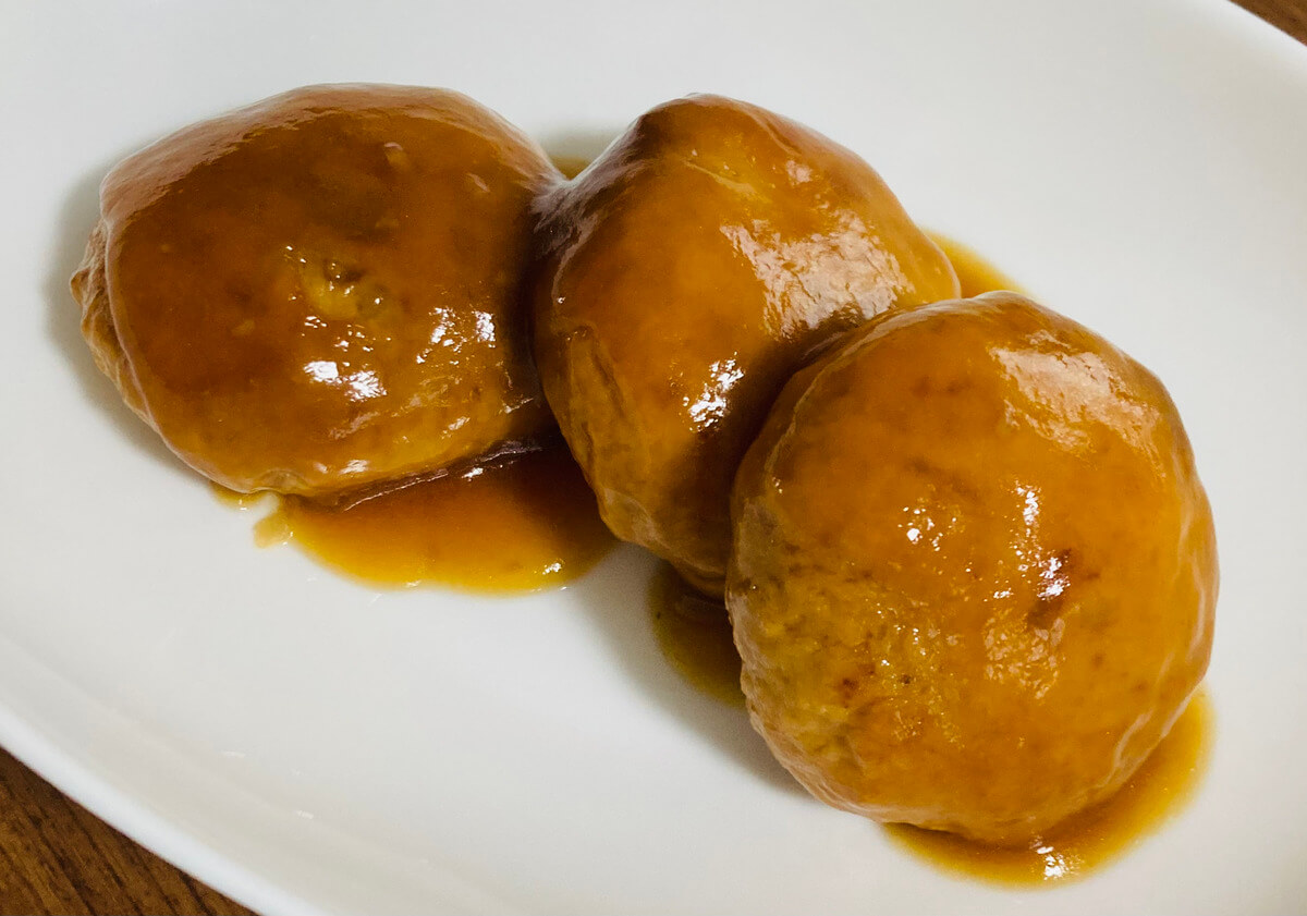 ファミリーマート「卵黄風ソース入り鶏つくね」