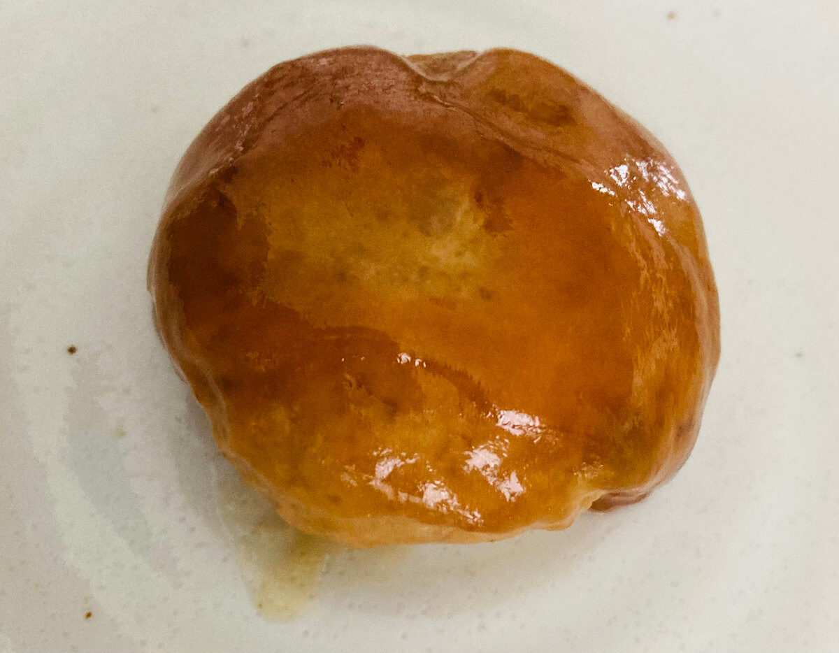 ファミリーマート「卵黄風ソース入り鶏つくね」