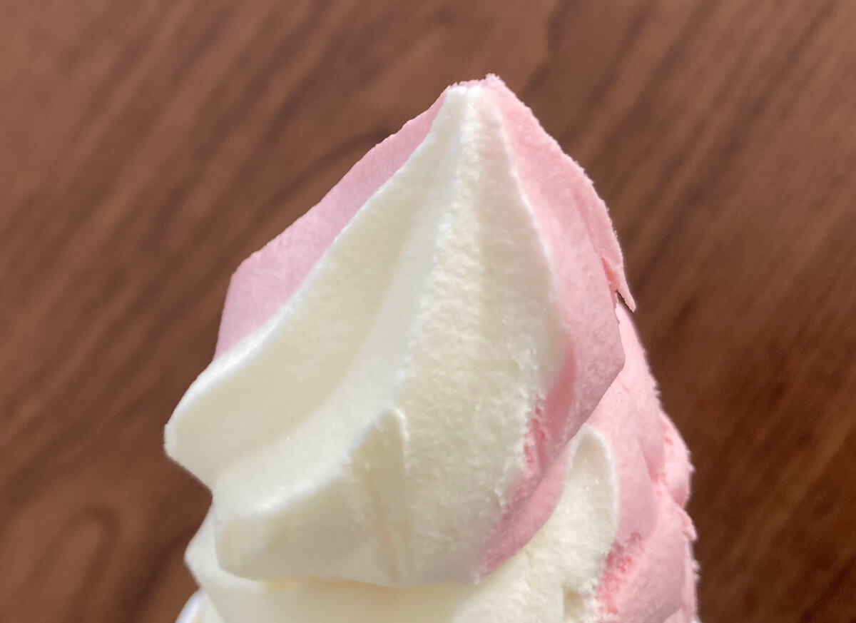 トップバリュ「あまおういちご＆バニラソフト」