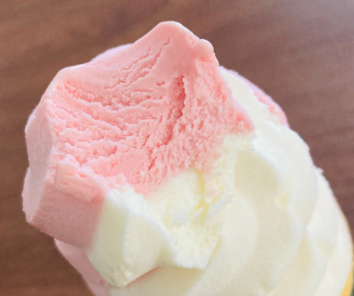 トップバリュ「あまおういちご＆バニラソフト」