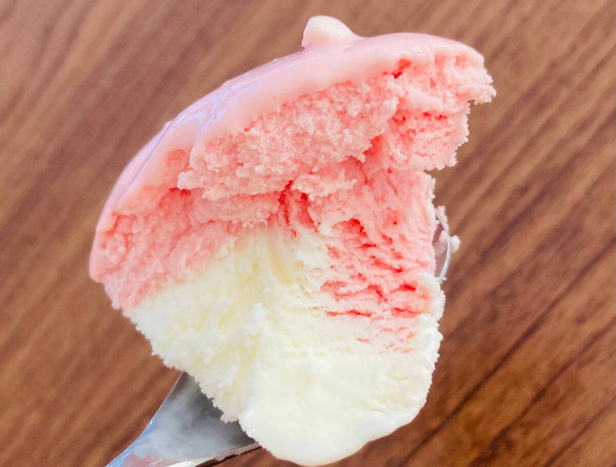 トップバリュ「あまおういちご＆バニラソフト」