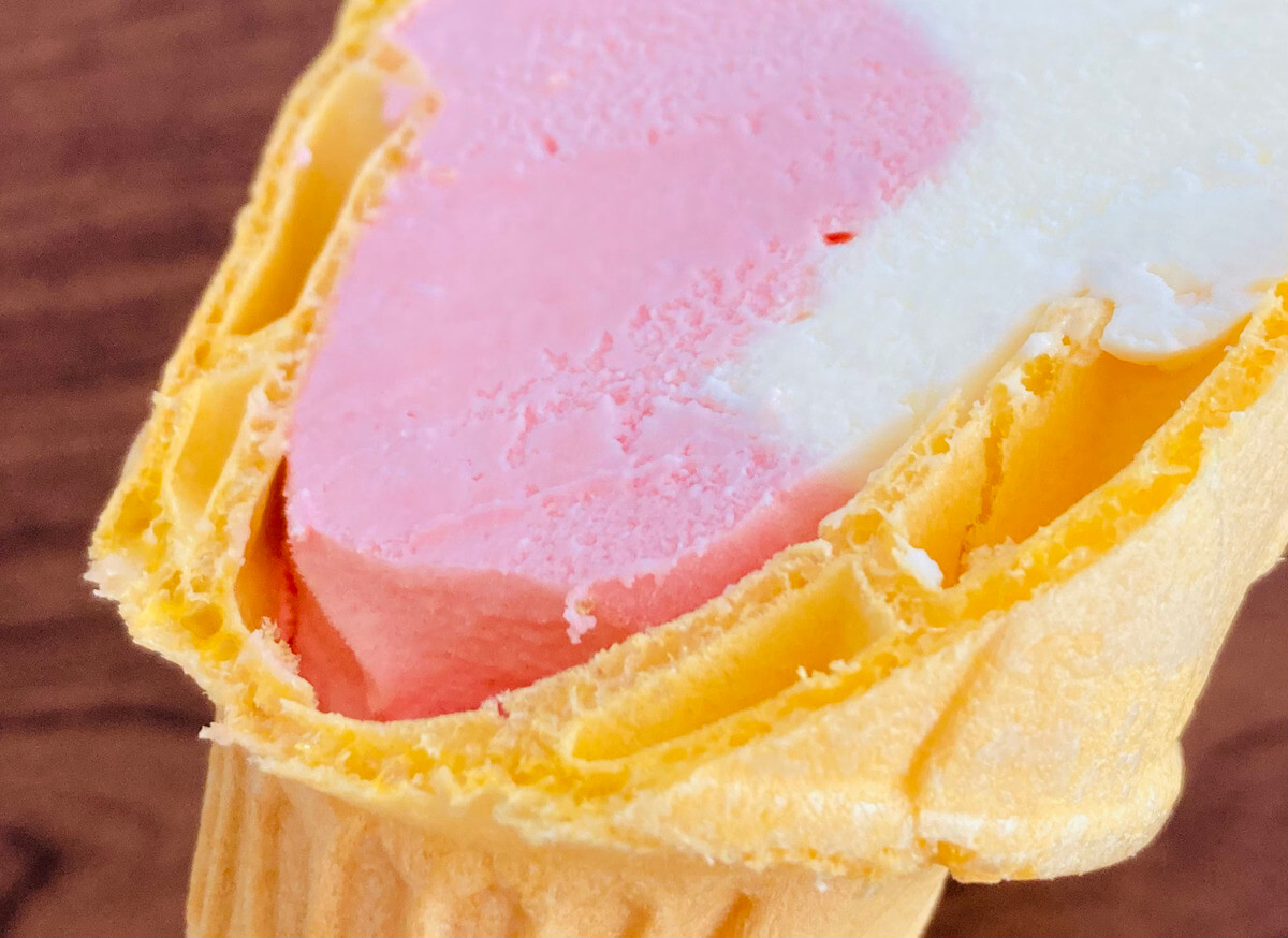 トップバリュ「あまおういちご＆バニラソフト」