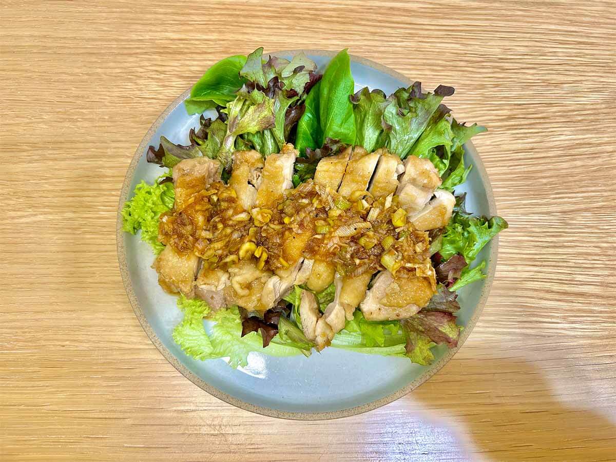 山本ゆりさん「レンジで簡単！旨辛油淋鶏風」