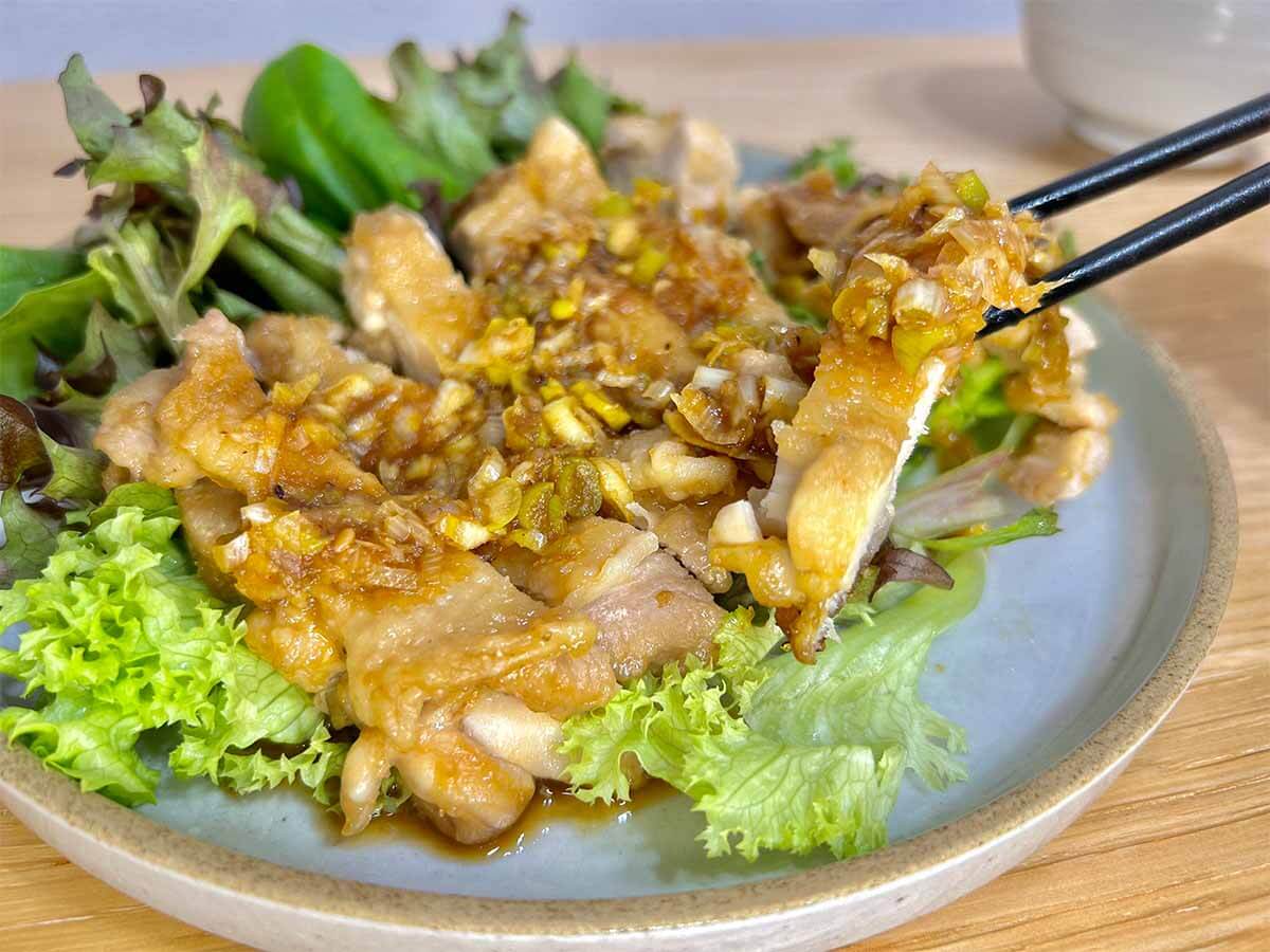 山本ゆりさん「レンジで簡単！旨辛油淋鶏風」