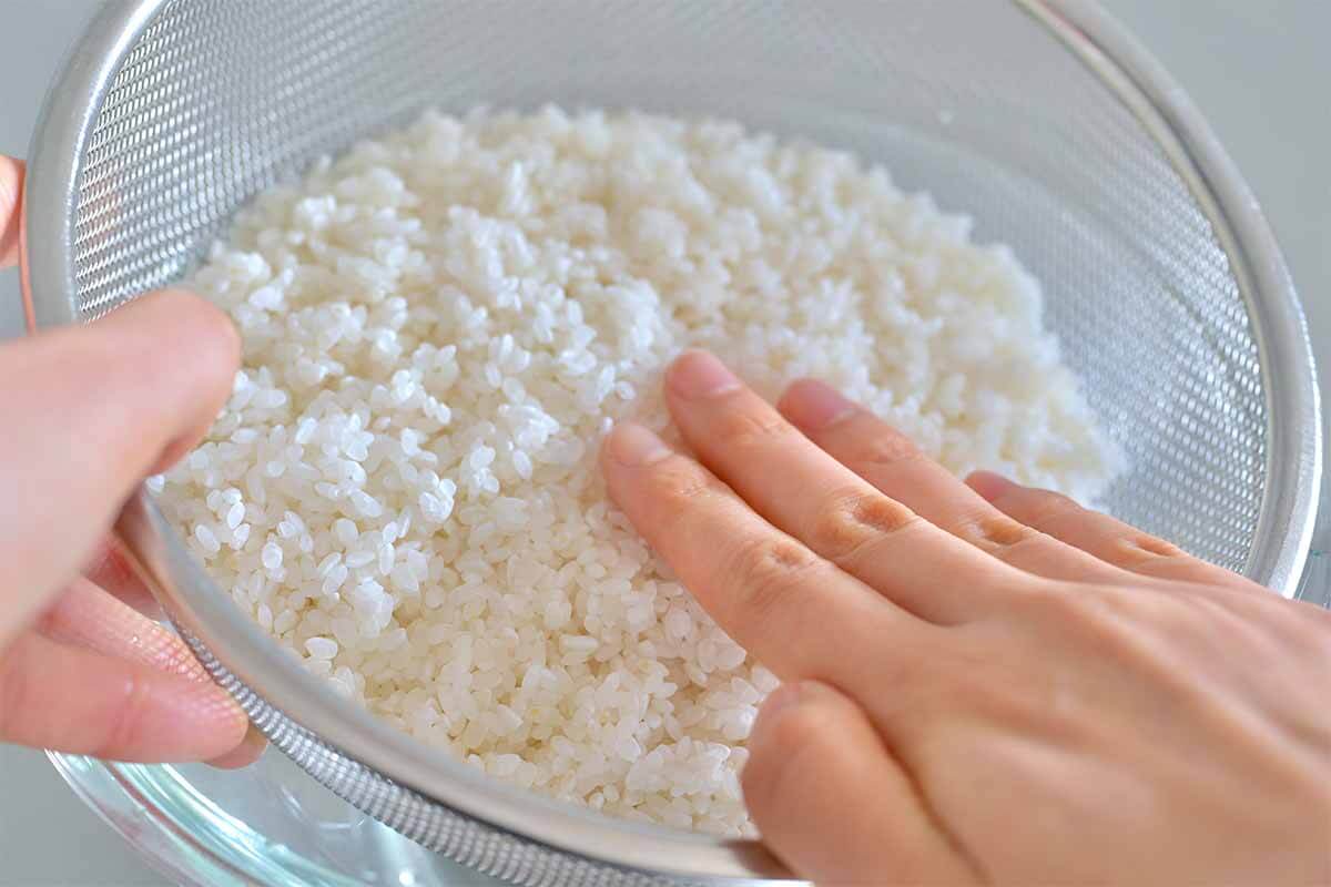 山本ゆりさん「入れて炊くだけ！鶏のだししょうゆバターごはん」