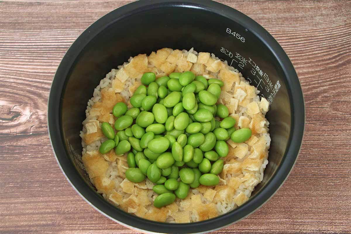 栗原はるみさん「枝豆と油揚げの炊き込みご飯」