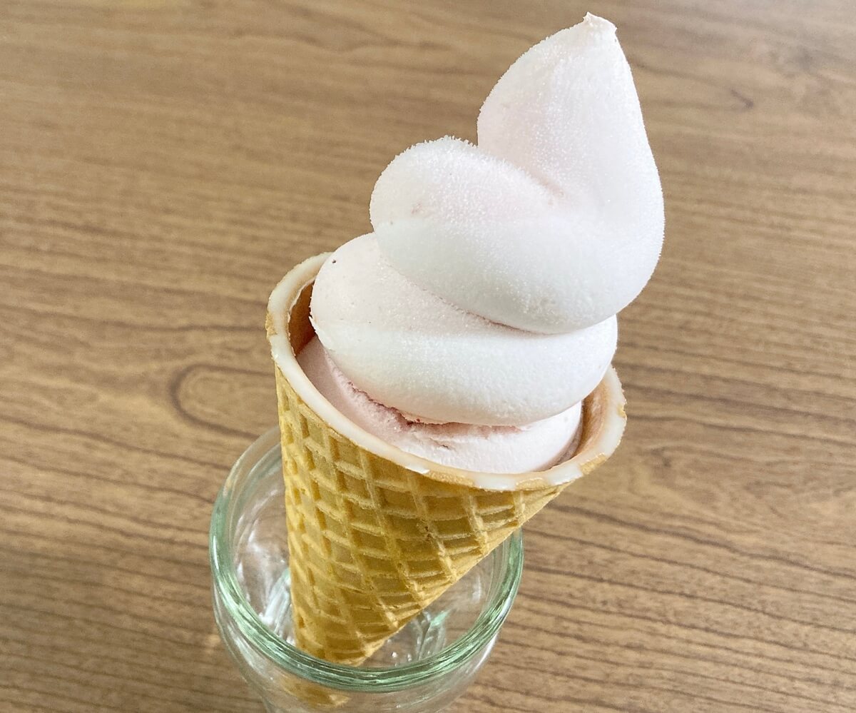 ローソン「Wいちごワッフルコーン」