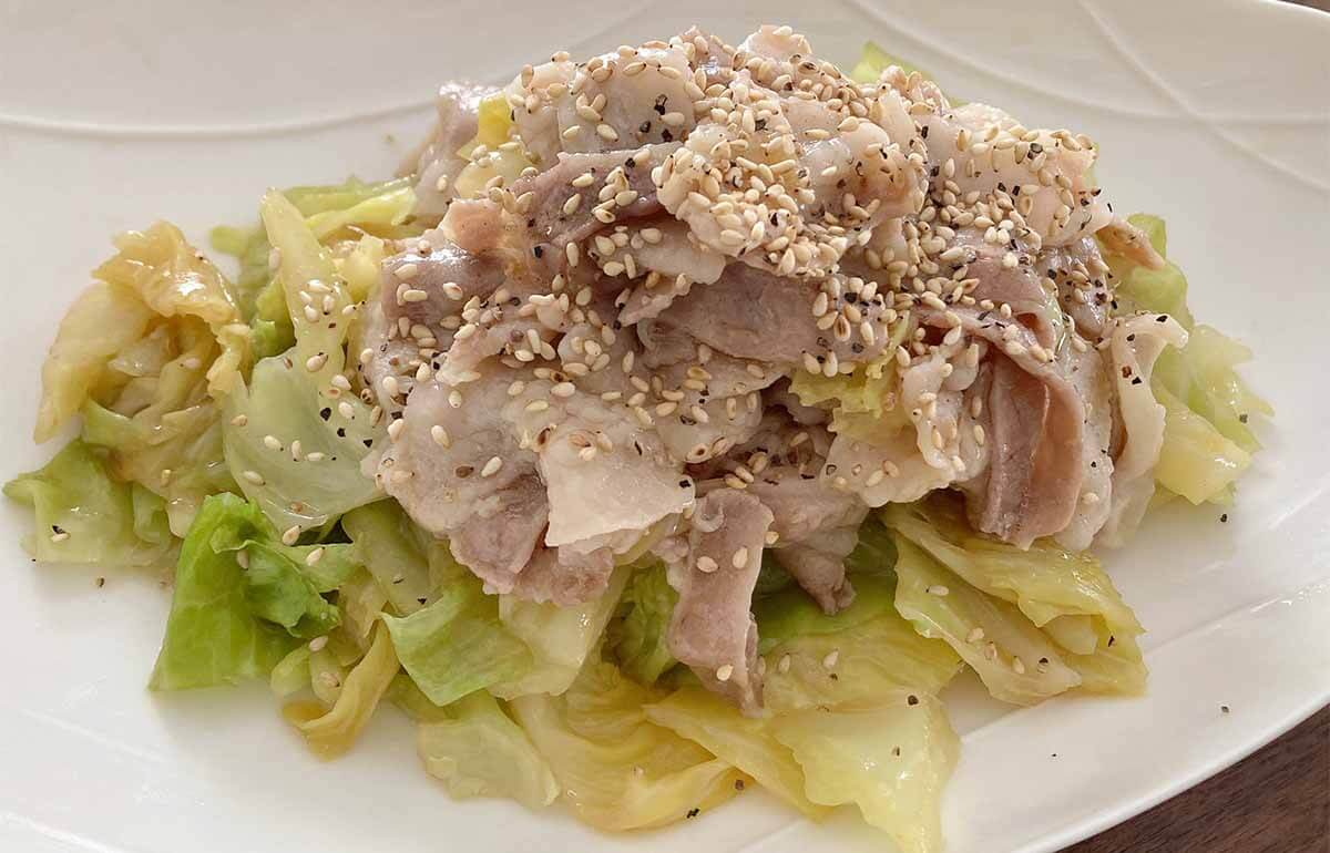 山本ゆりさん「レンジで！だし豚キャベツマウンテン」