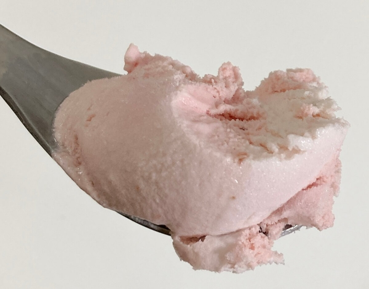 ローソン「Wいちごワッフルコーン」