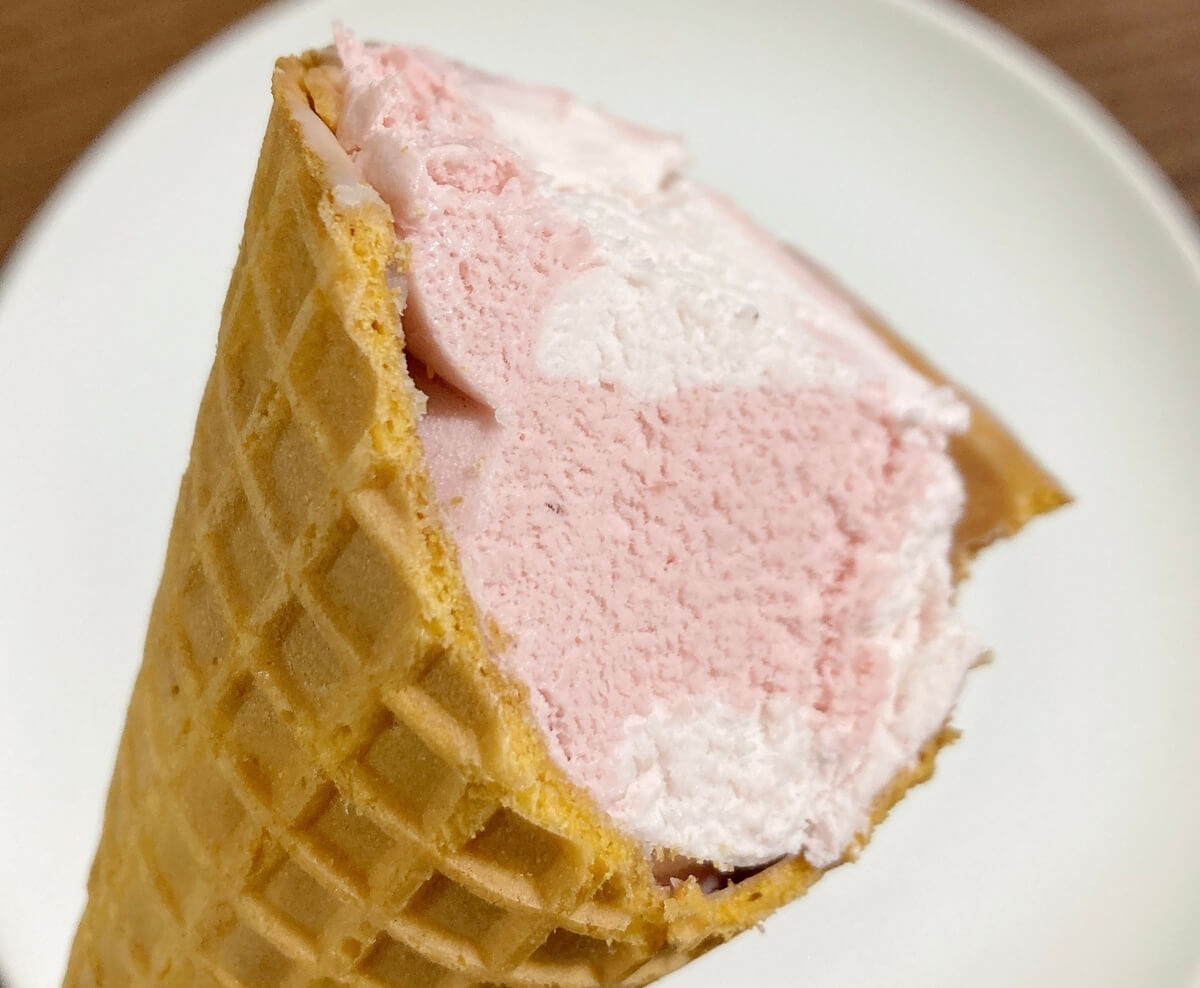 ローソン「Wいちごワッフルコーン」