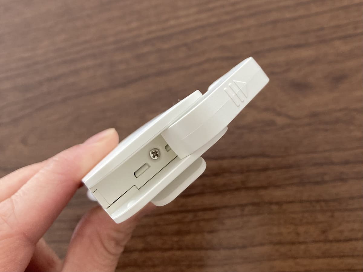 3COINS「コンパクトLEDブックライト」