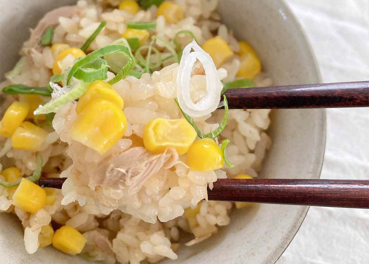 山本ゆりさん「たっぷりコーンとツナの炊き込みご飯」
