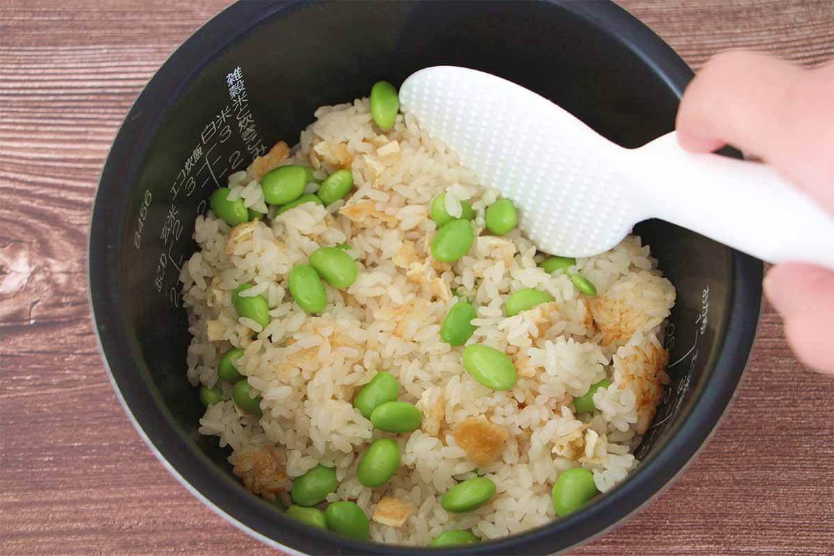 栗原はるみさん「枝豆と油揚げの炊き込みご飯」