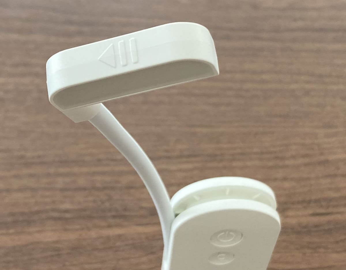 3COINS「コンパクトLEDブックライト」