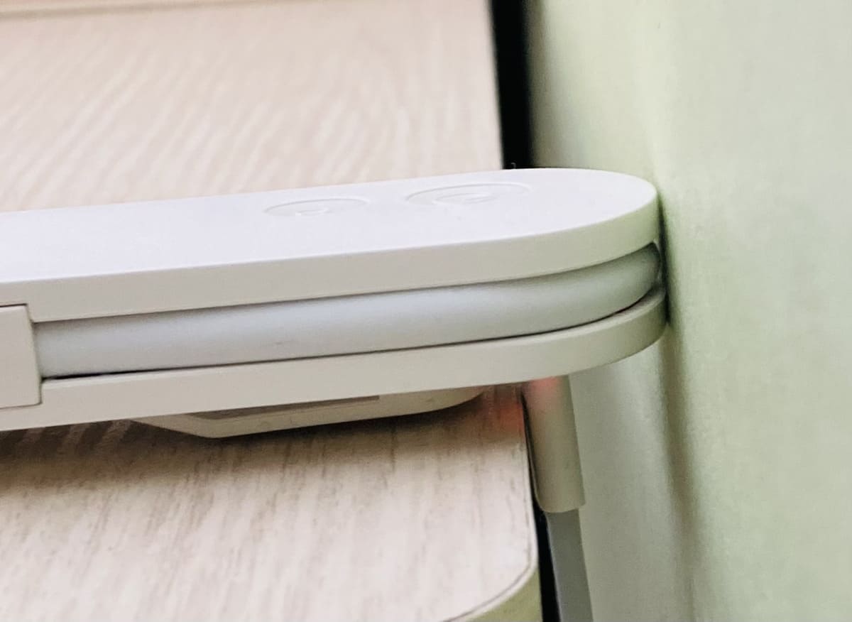 3COINS「コンパクトLEDブックライト」