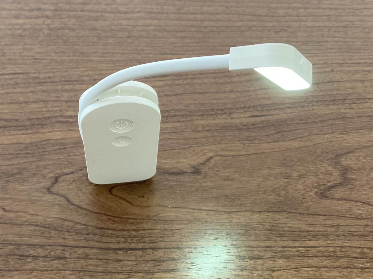 3COINS「コンパクトLEDブックライト」