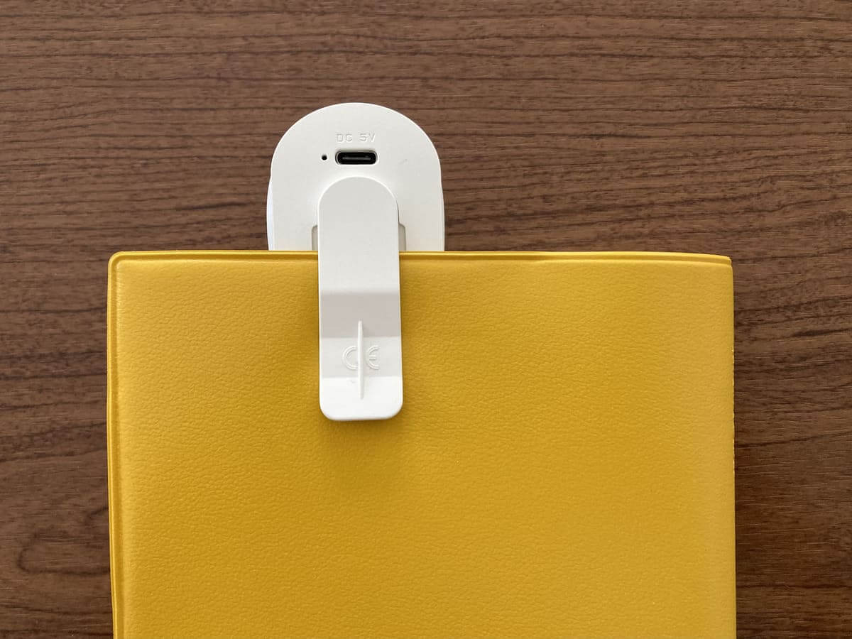 3COINS「コンパクトLEDブックライト」