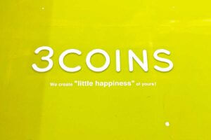 スリーコインズでバカ売れ！「丈夫すぎ」「めーっちゃ入る」収納も外出も兼用できる神アイテム人気爆発