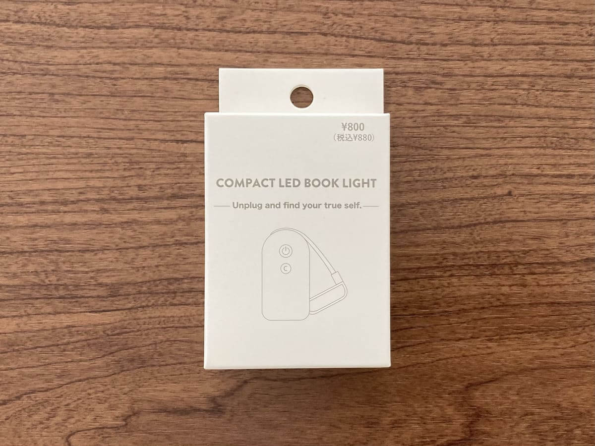 3COINS「コンパクトLEDブックライト」