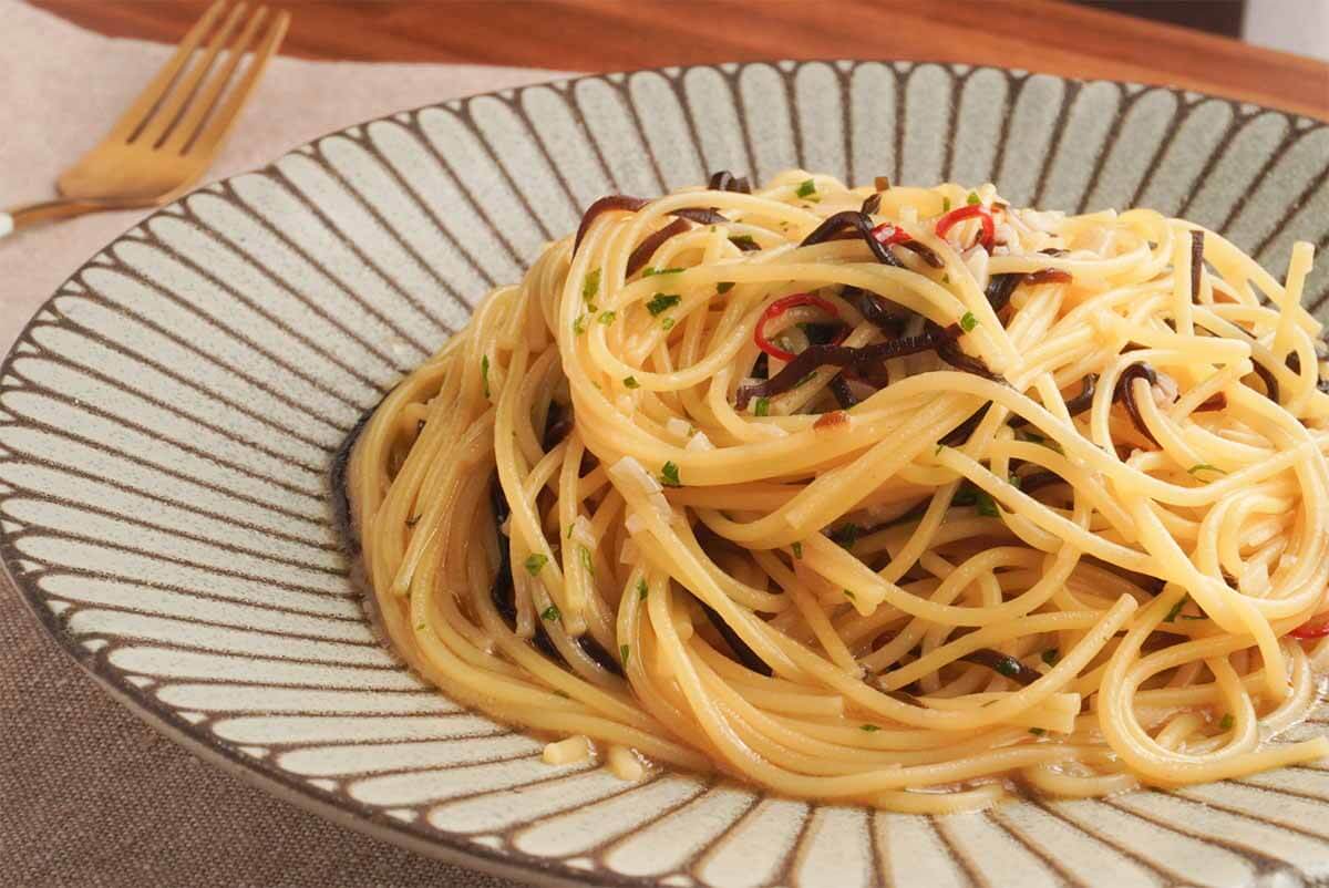 塩こんぶと大葉のワンパンパスタ