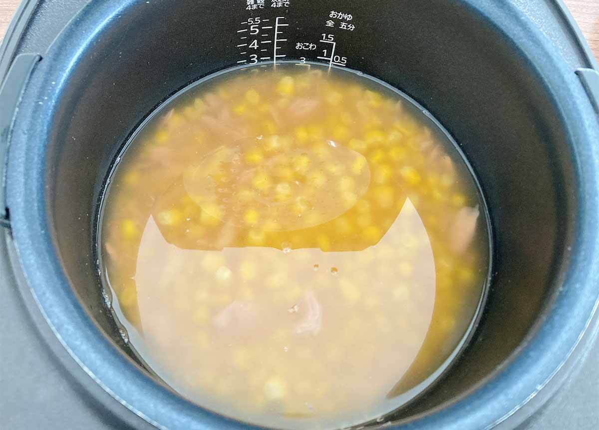 山本ゆりさん「たっぷりコーンとツナの炊き込みご飯」