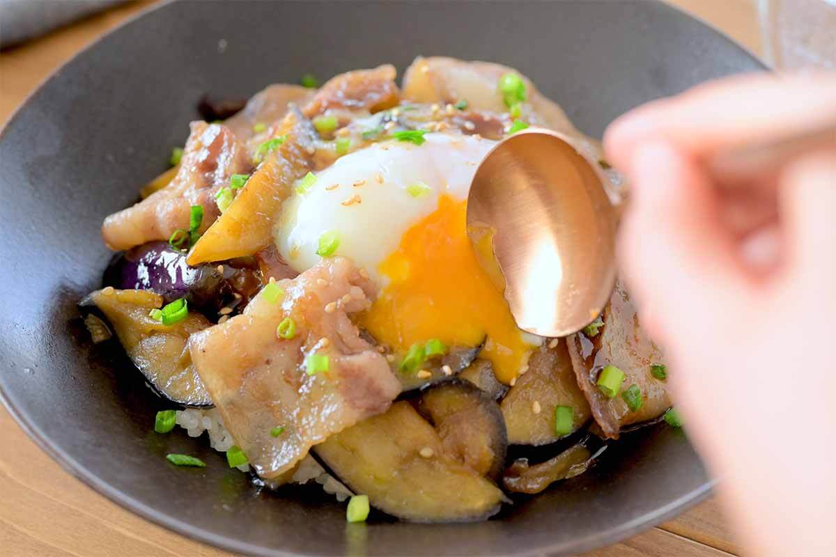 山本ゆりさん「とろ玉なす豚丼」