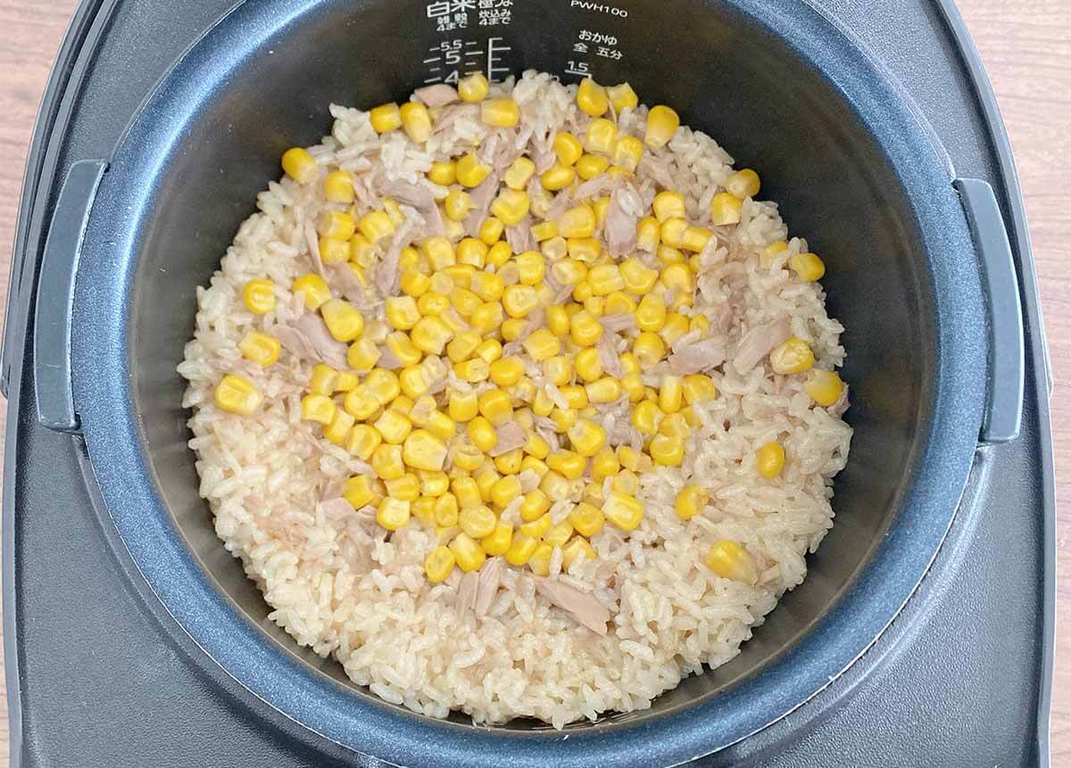 山本ゆりさん「たっぷりコーンとツナの炊き込みご飯」