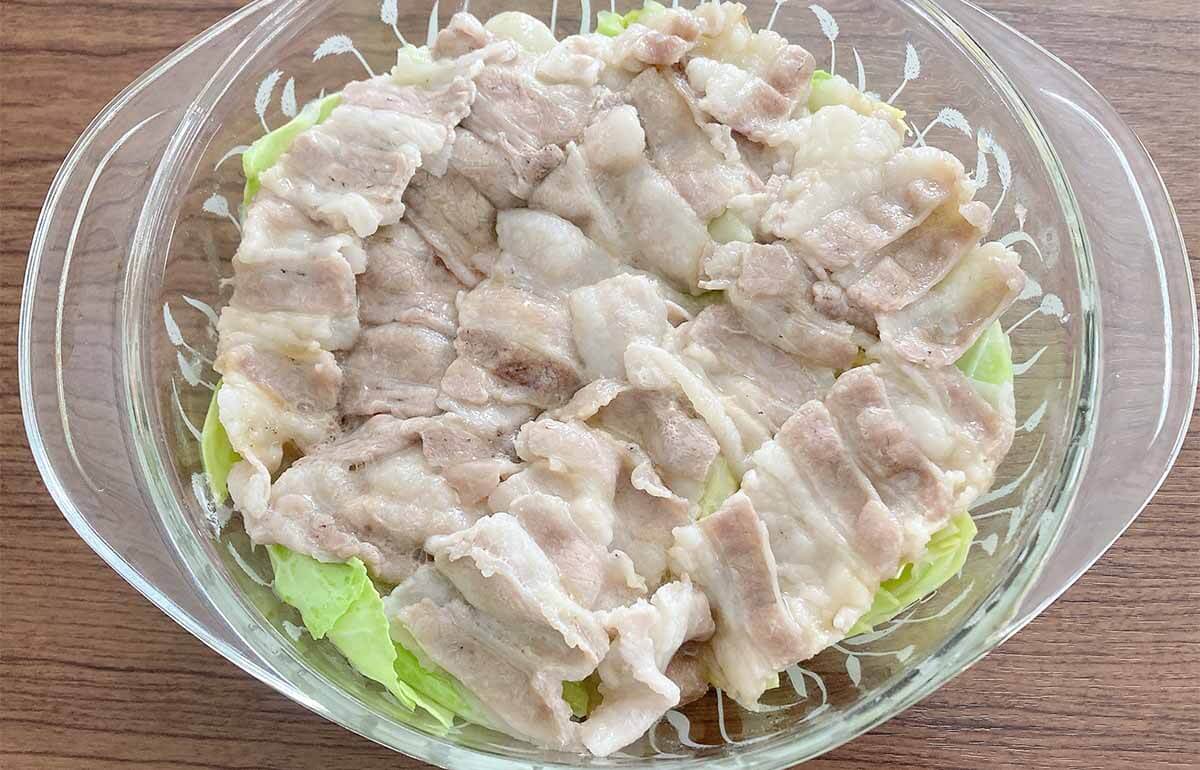 山本ゆりさん「レンジで！だし豚キャベツマウンテン」