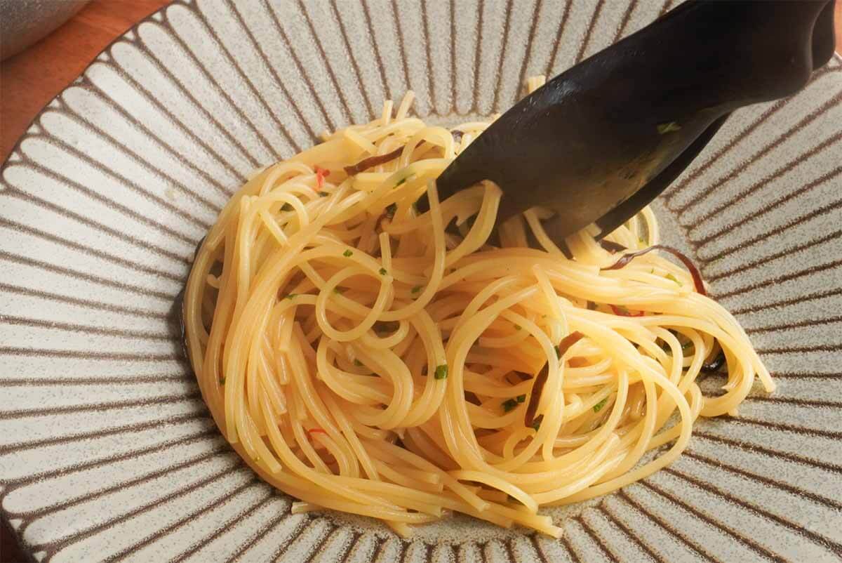 塩こんぶと大葉のワンパンパスタ