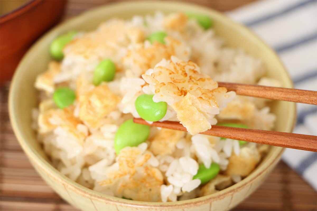 栗原はるみさん「枝豆と油揚げの炊き込みご飯」