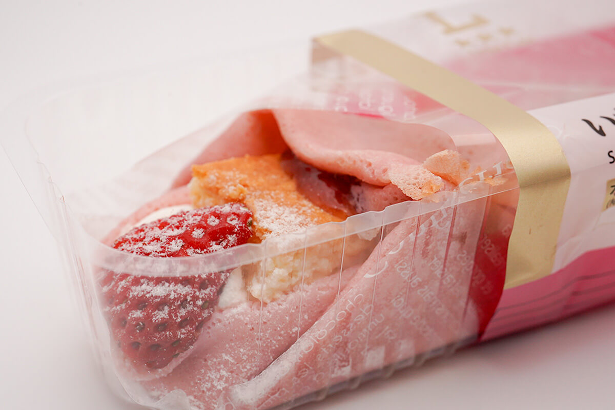 ローソン「いちごとチーズケーキのクレープ」