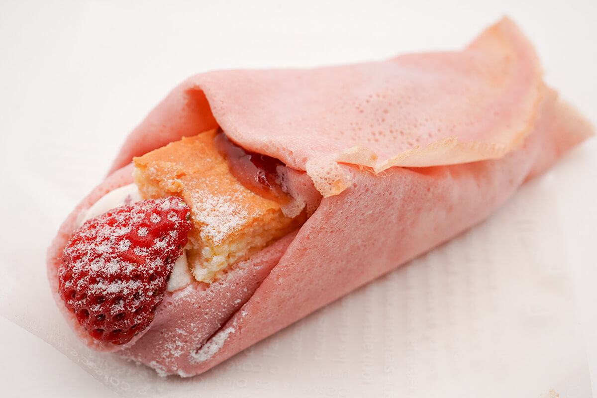 ローソン「いちごとチーズケーキのクレープ」