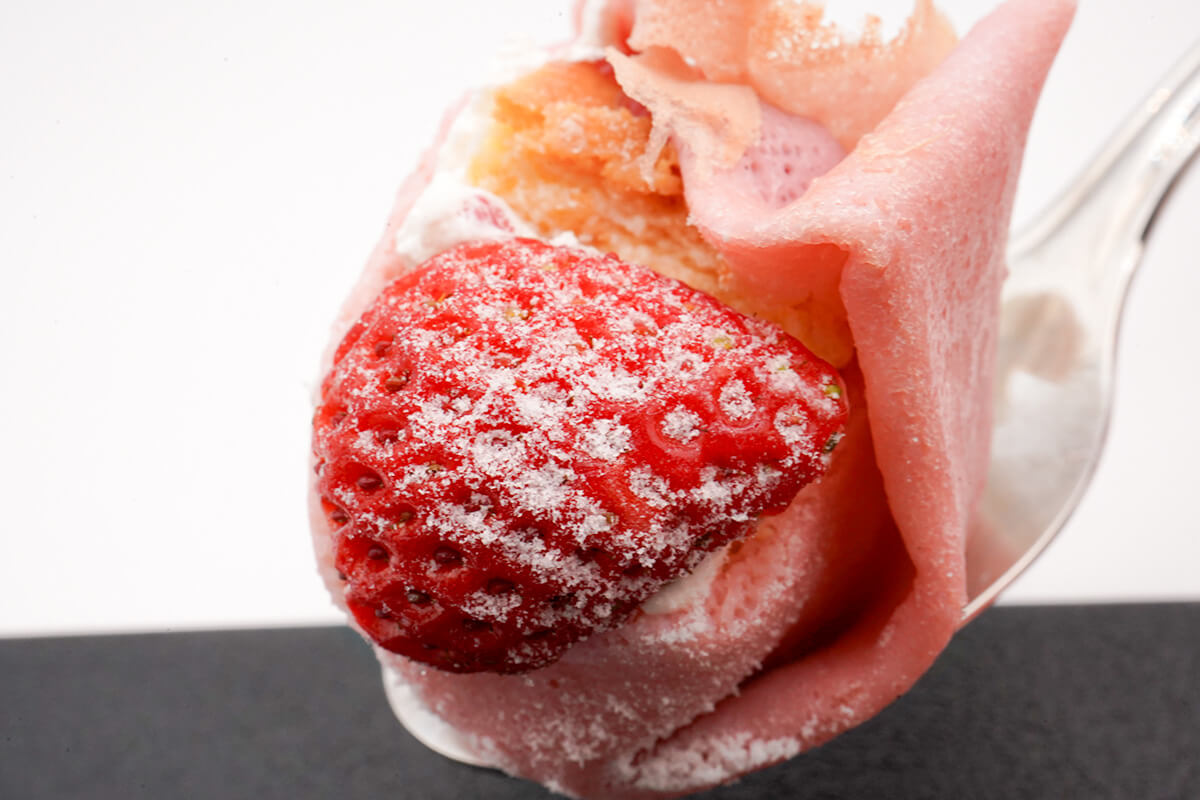 ローソン「いちごとチーズケーキのクレープ」