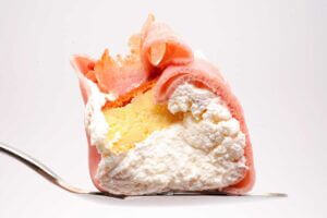 ローソン「いちごとチーズケーキのクレープ」