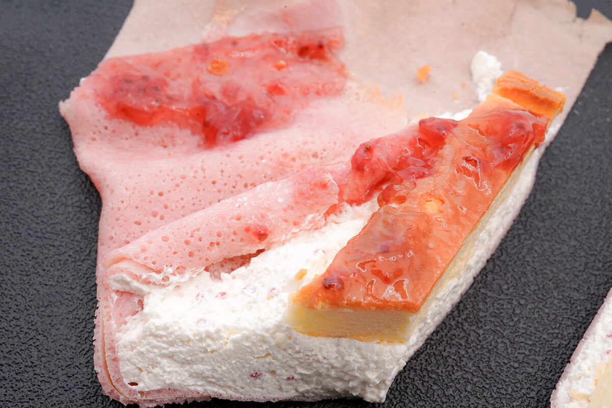 ローソン「いちごとチーズケーキのクレープ」