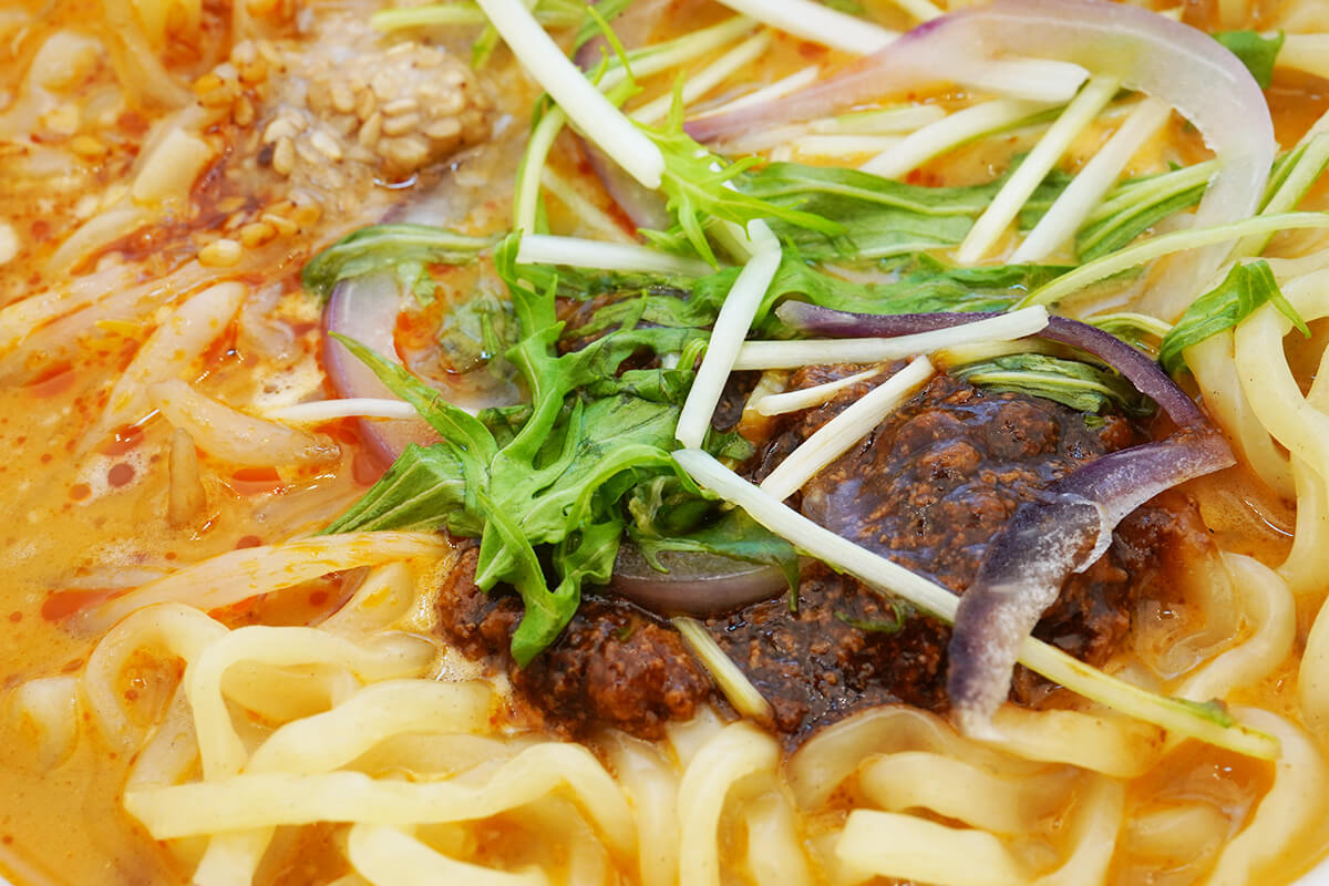 セブンイレブン飯田商店監修担々麺