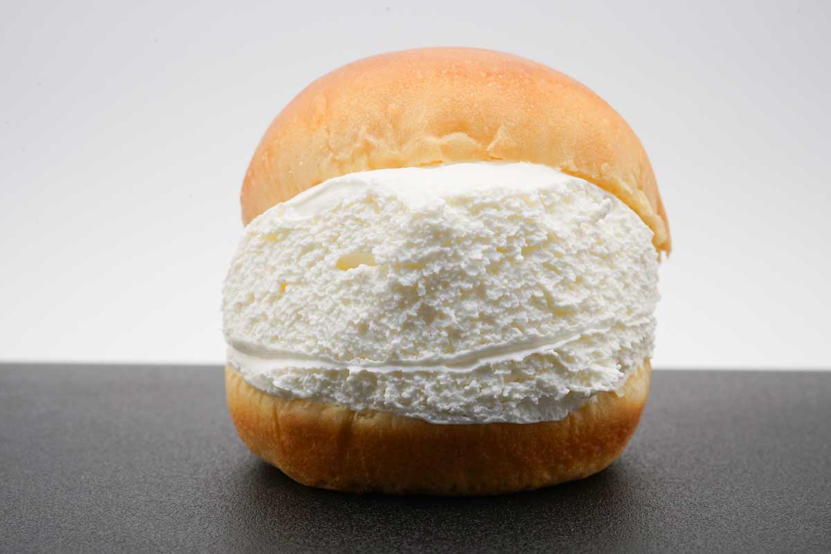 セブンマリトッツォ いちごソ―ス入り