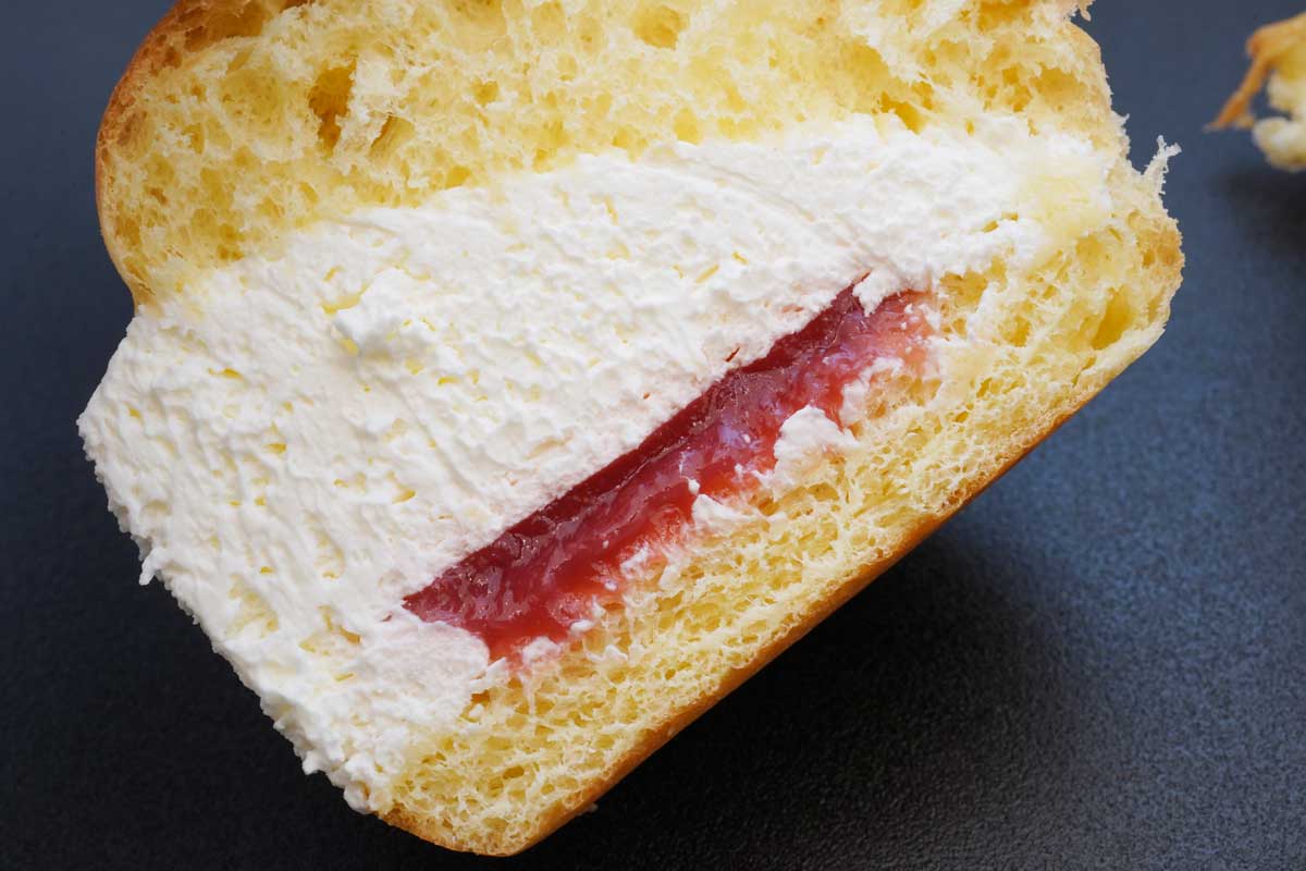 セブンマリトッツォ いちごソ―ス入り