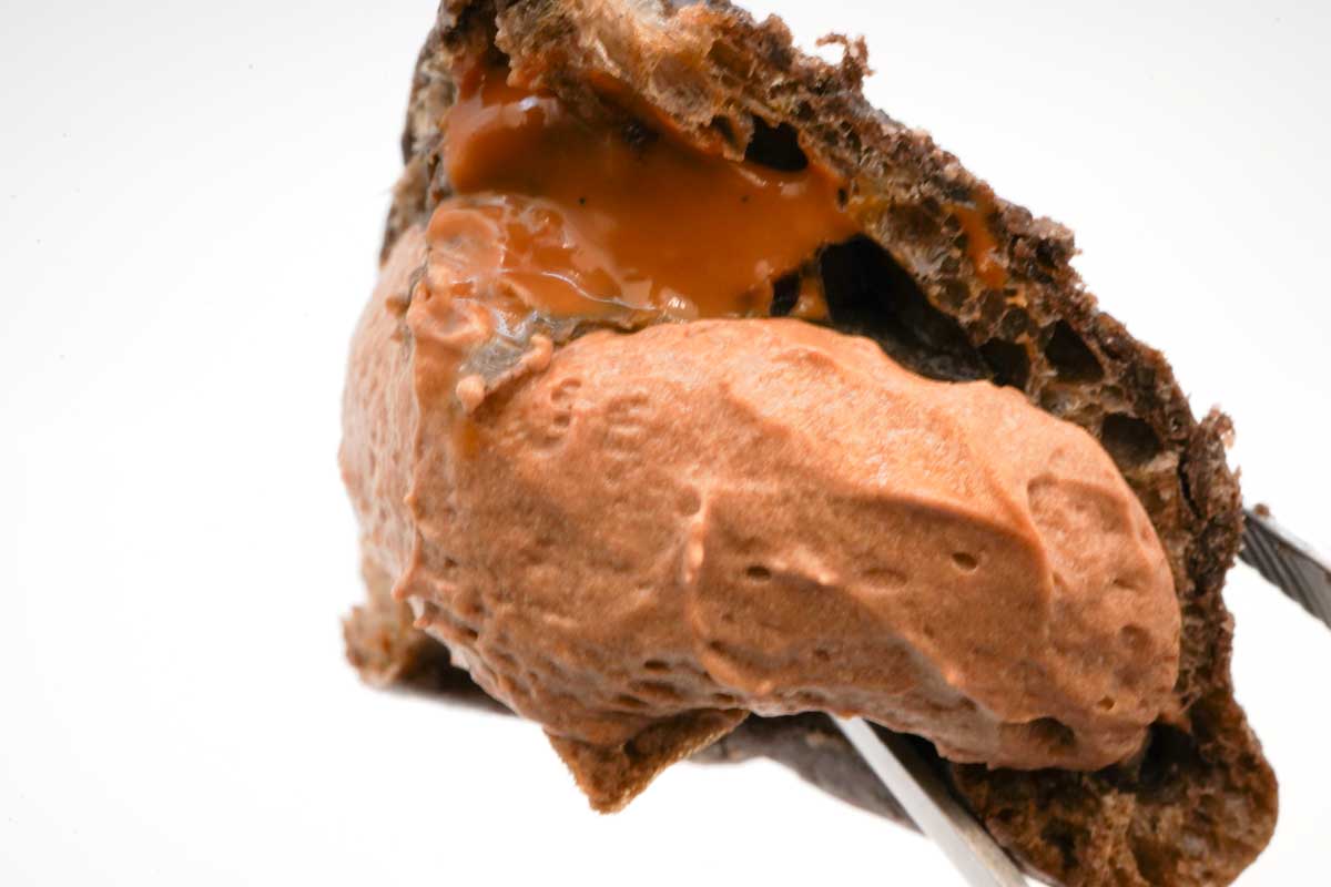 ファミマピエール マルコリーニとろけるキャラメルショコラシュー