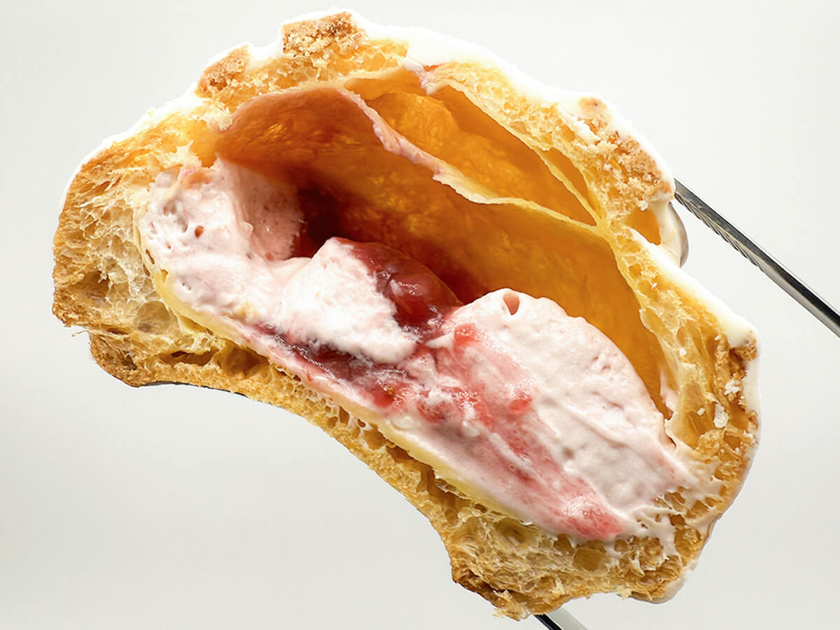 ファミリーマート「ザクザク食感いちごのクッキーシュー」