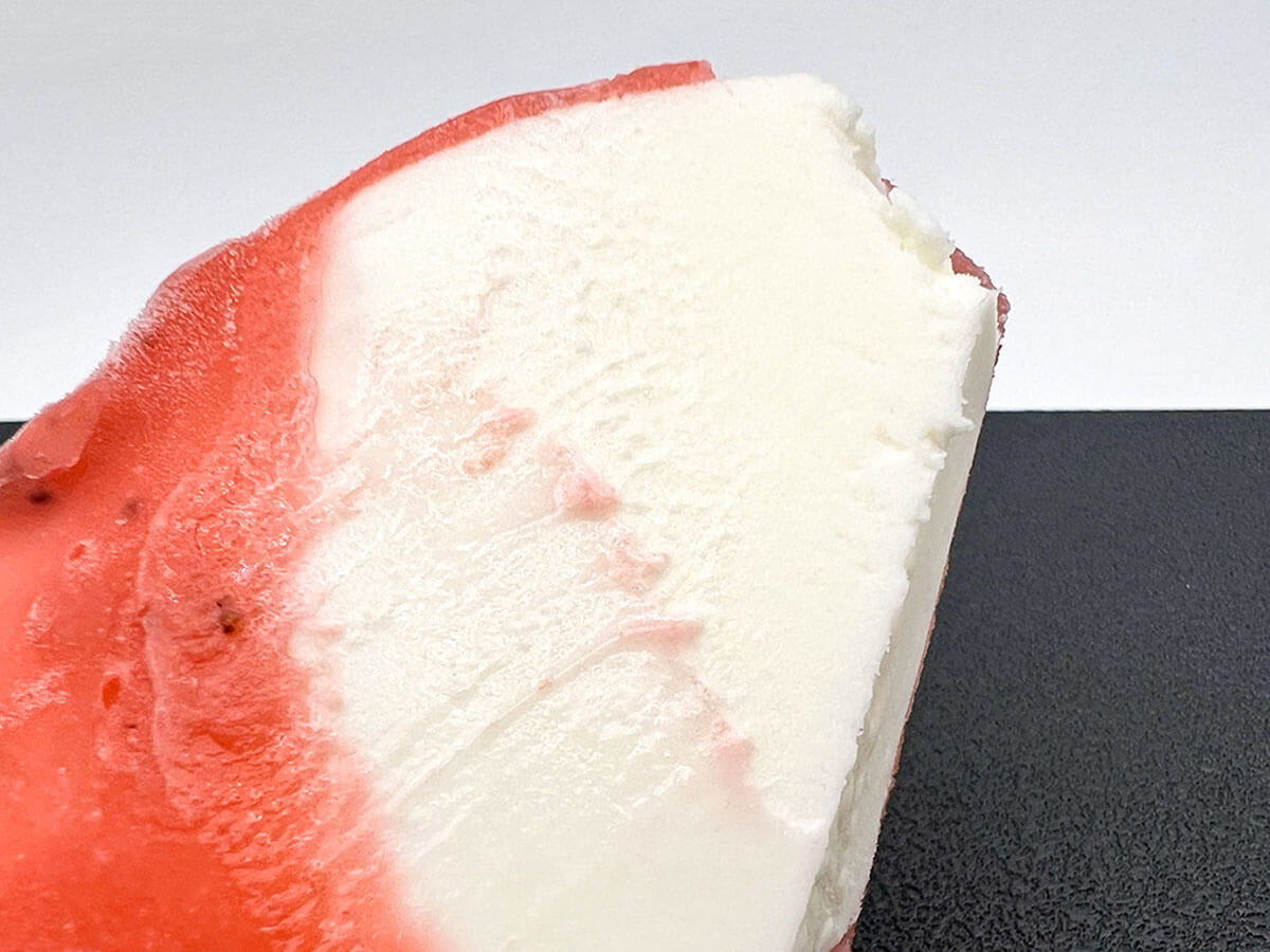 明治ブルガリア フローズンヨーグルトデザート 濃い苺