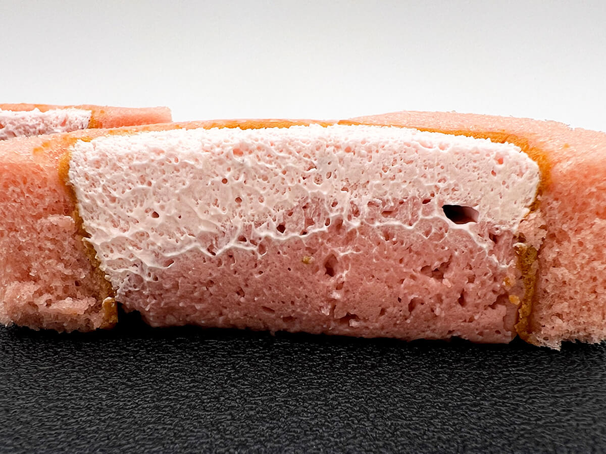 Uchi Café プレミアムロールケーキ とろける2層のストロベリー