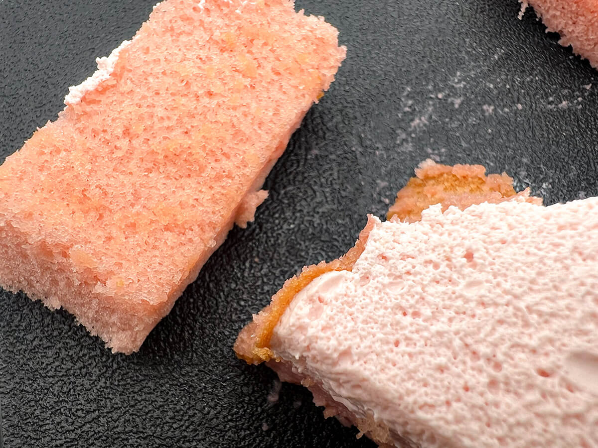 Uchi Café プレミアムロールケーキ とろける2層のストロベリー