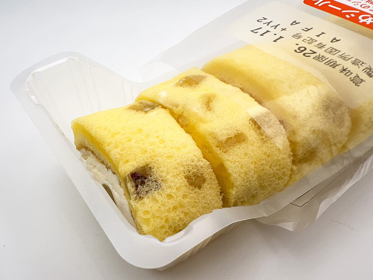 ローソン焼き芋のもち食感ロール(紅はるか)