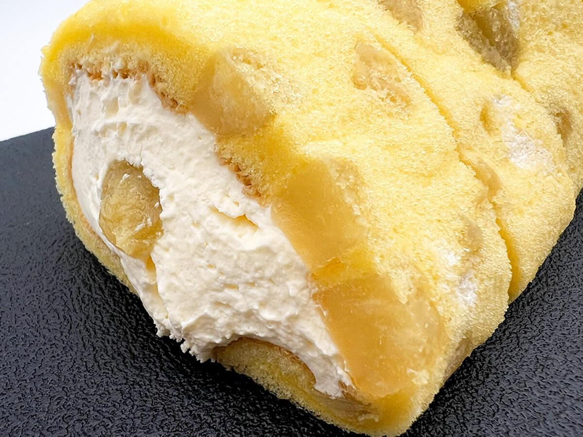 ローソン焼き芋のもち食感ロール(紅はるか)