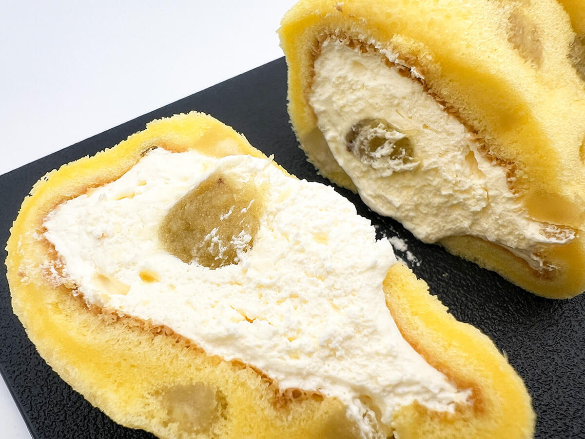 ローソン焼き芋のもち食感ロール(紅はるか)