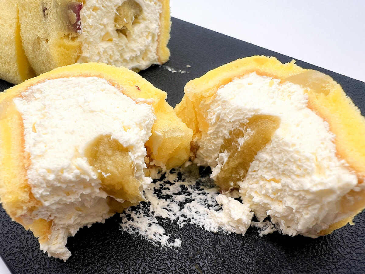 ローソン焼き芋のもち食感ロール(紅はるか)