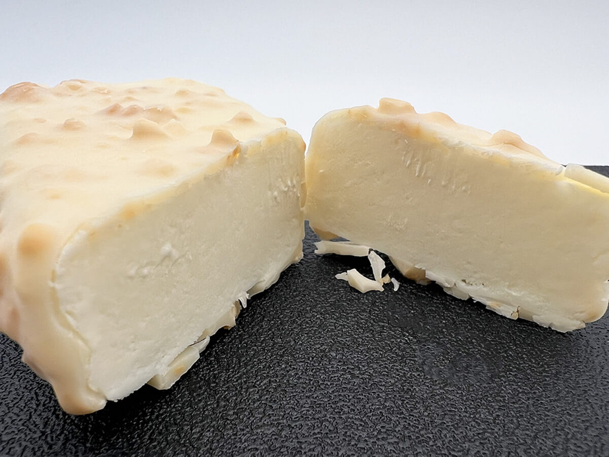 ファミマアンデイコ　ハワイアンホースト　マカダミアナッツ　ホワイトチョコレートアイス