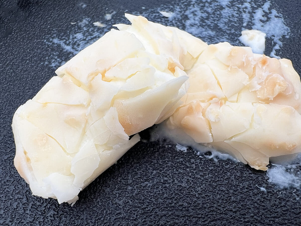 ファミマアンデイコ　ハワイアンホースト　マカダミアナッツ　ホワイトチョコレートアイス