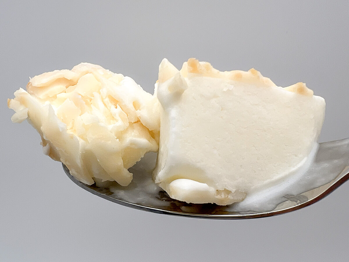 ファミマアンデイコ　ハワイアンホースト　マカダミアナッツ　ホワイトチョコレートアイス